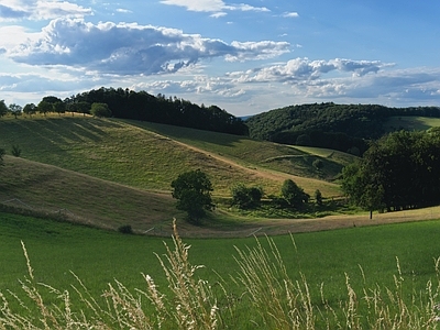 远山山谷草地风景