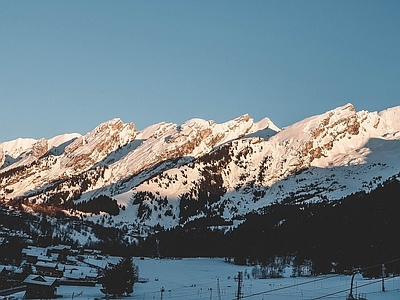 雪山山谷风光