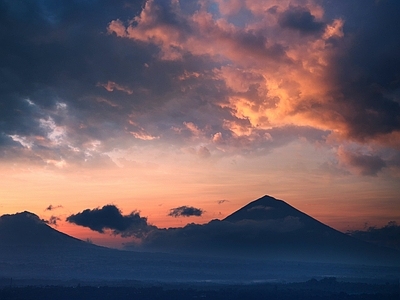 傍晚远山晚霞天空风景