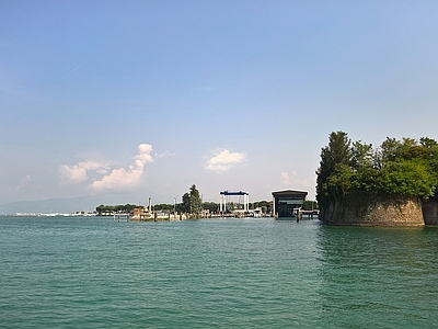 蓝色天空的湖面海面景观风景