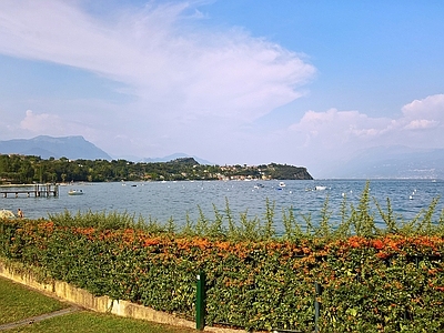 多云的蓝色天空湖面海面景观风景