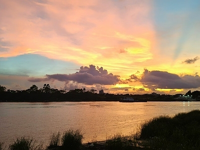 现代风景 江景 夕阳 晚霞 傍晚