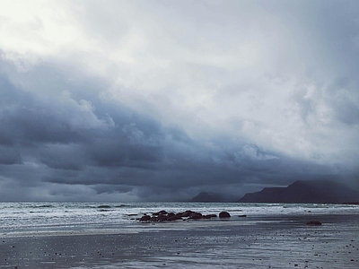 现代简约风景 海边 阴天天空 多云 海洋