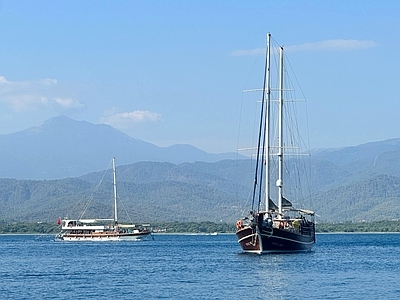 现代轻奢风景 海洋 船 远 天空 白天