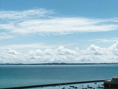 现代轻奢小区外景 海边 别墅外景 露台 蓝天白云天空 窗景