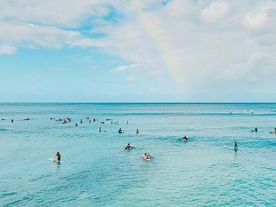 现代风景 海景 游客 彩虹 海边浴场 白天