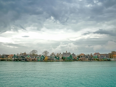 美式欧式小区外景 海边别墅外景 独栋别墅 阴天天空 小镇北欧 海景