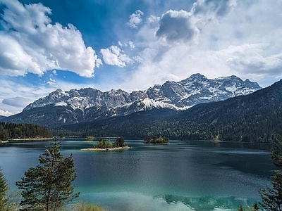 现代风景 湖泊树林雪风光 绿水青 松树林 湖边岛屿 别墅窗景