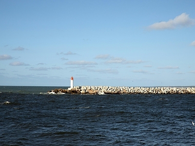 现代风景 阴天海边礁石灯塔 黄昏落日蓝天天空 海岸海洋海景 阴暗海面风光