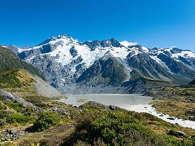 现代风景 雪高原湖泊风光 秋冬高脉植被 湖边河边溪流河滩 蓝天天空 树林森林顶景色