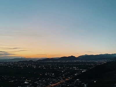 现代城市外景 区城市夕阳外景 黄昏晚霞落日夜景 蓝天天空远景风光 高脉远风光 灯光城市建筑