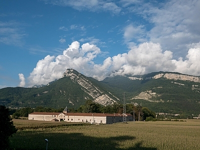 现代风景 山 农田 天空