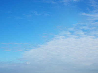 现代天空外景 白天天空 晴朗干净的天空 蓝天白云 干净通透的