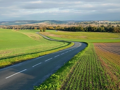 现代新中式风景 农田 公路 白天