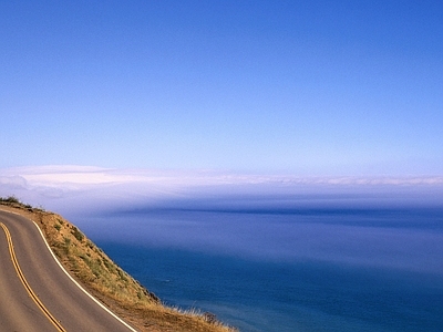 现代风景 盘山公路 大海 蓝天